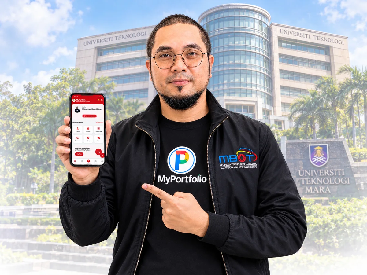 Founder Ts. Muhammad Khairul Rezwan Abdul Rahman holding the MyPortfolio app